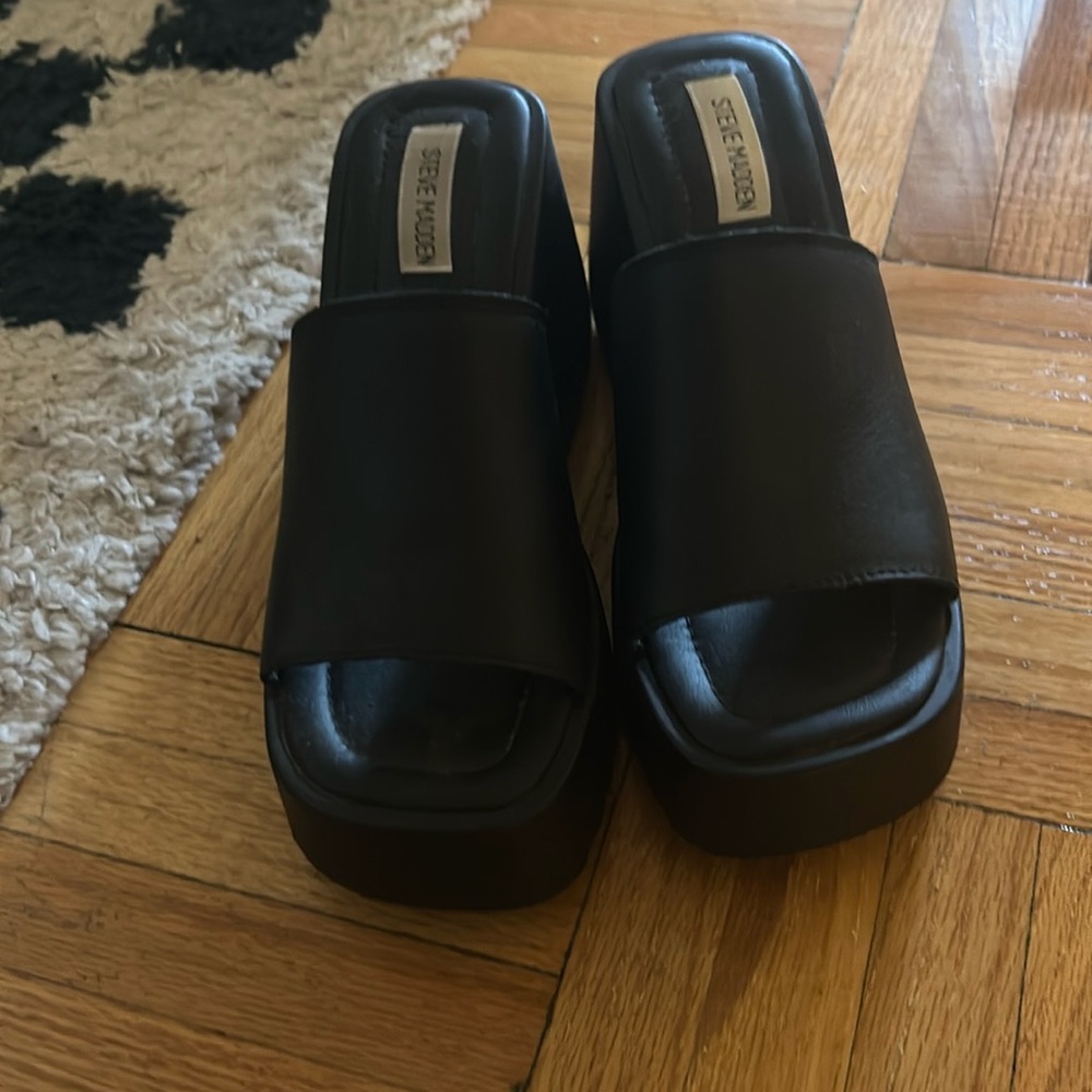 Steve Madden platform sandals